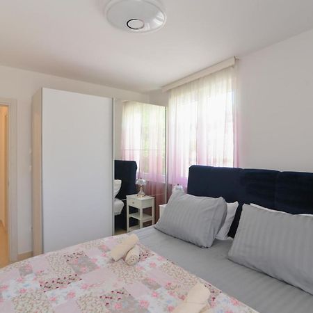 リエカApartman Iskraアパートメント エクステリア 写真