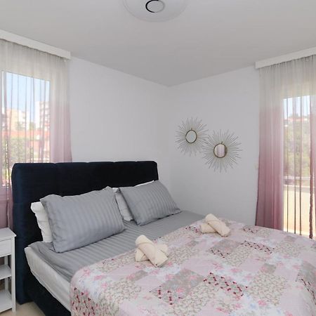 リエカApartman Iskraアパートメント エクステリア 写真