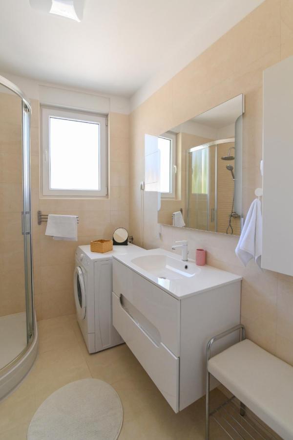 リエカApartman Iskraアパートメント エクステリア 写真