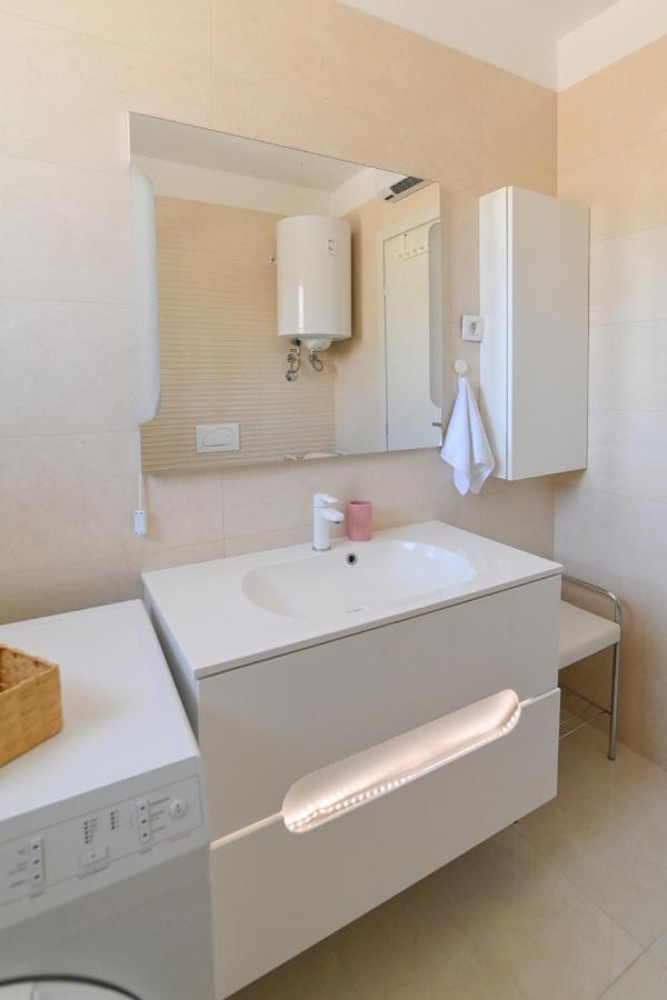 リエカApartman Iskraアパートメント エクステリア 写真